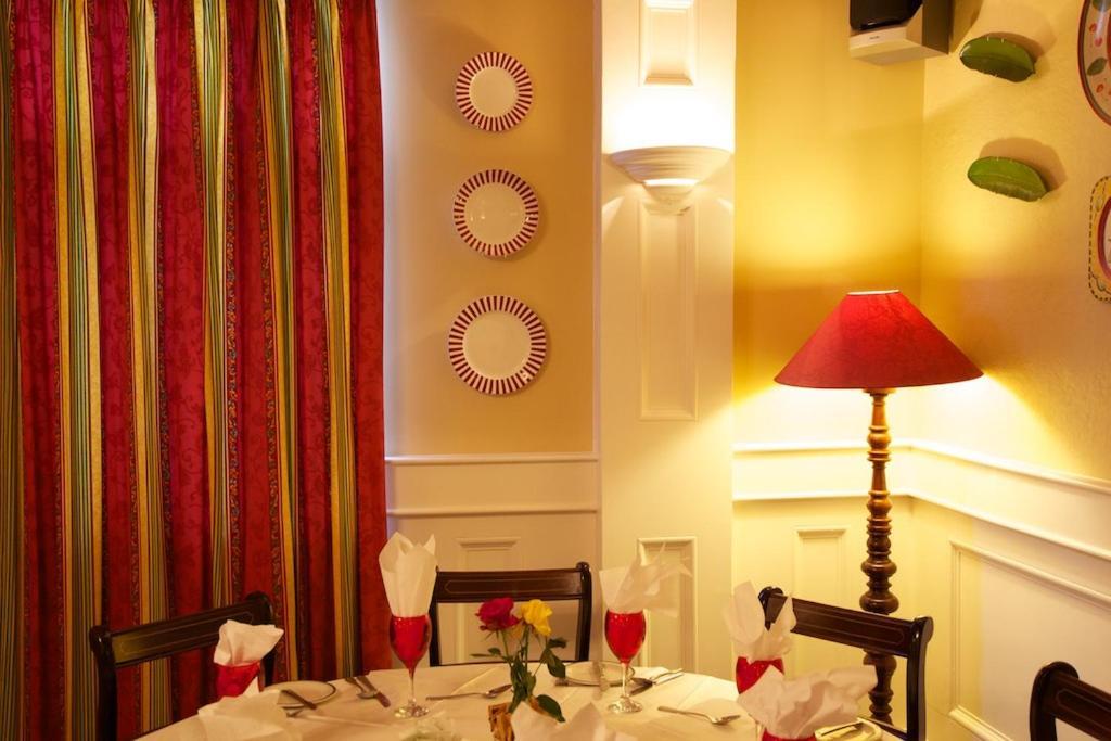 Tully'S Hotel Castlerea Экстерьер фото